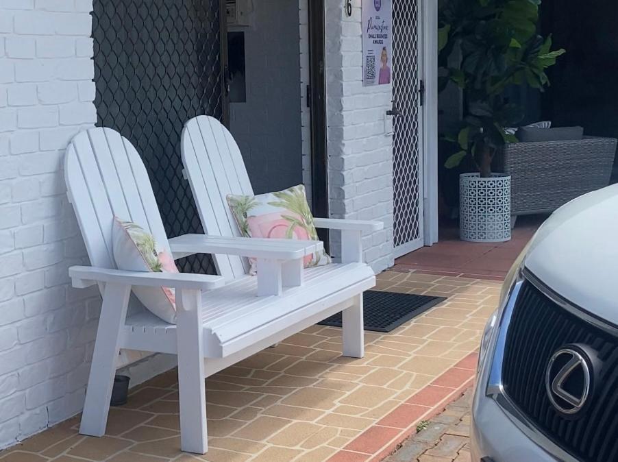 Beachmere Palms Motel Buitenkant foto